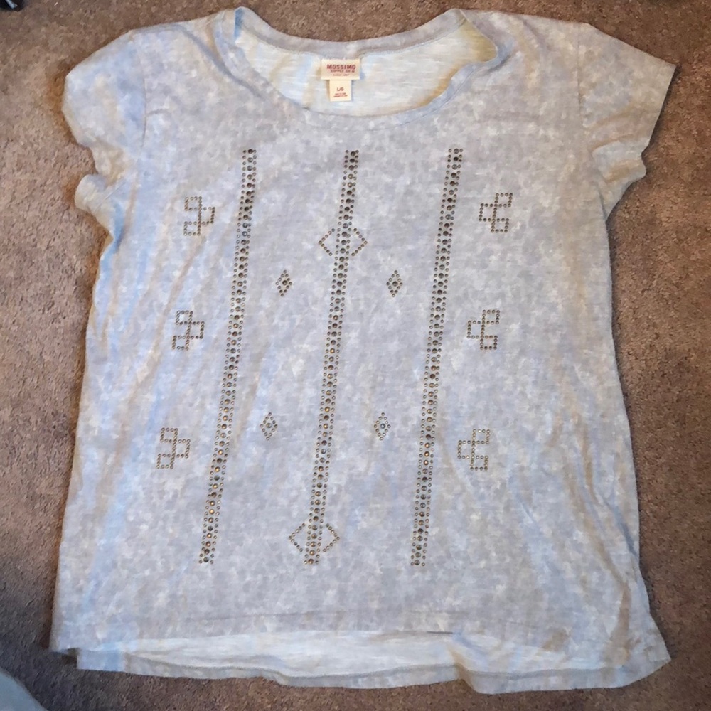 Cute gently used detailed T-shirt!